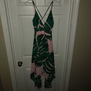 Express pink/green palm leaf dress size 4 💚💕